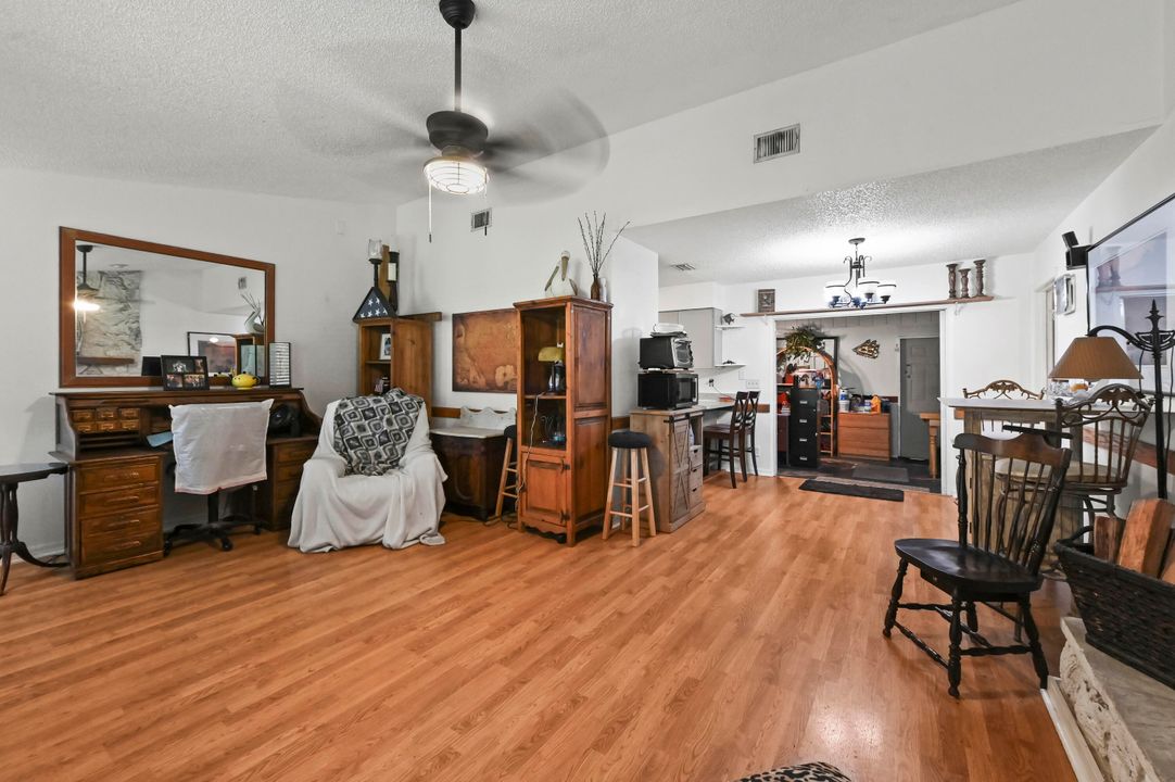 For Sale: $673,000 (5 beds, 3 baths, 2500 Square Feet)