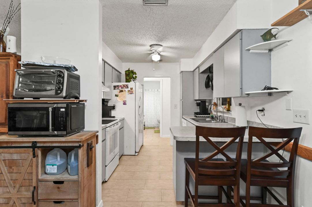 For Sale: $673,000 (5 beds, 3 baths, 2500 Square Feet)