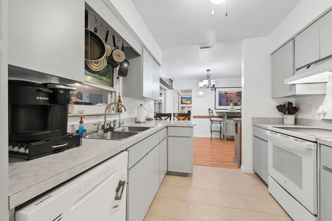 For Sale: $673,000 (5 beds, 3 baths, 2500 Square Feet)