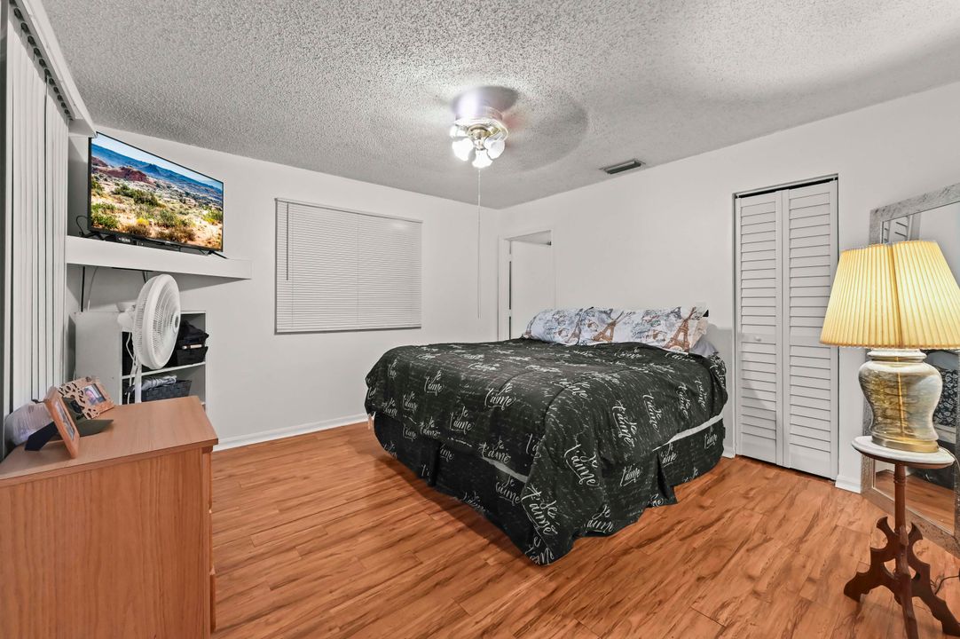 For Sale: $673,000 (5 beds, 3 baths, 2500 Square Feet)