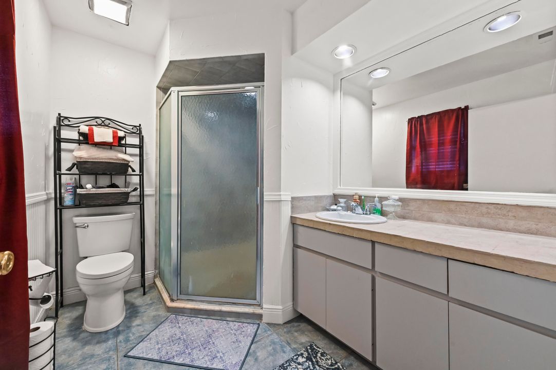 For Sale: $673,000 (5 beds, 3 baths, 2500 Square Feet)