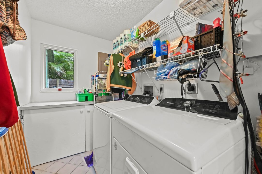 For Sale: $673,000 (5 beds, 3 baths, 2500 Square Feet)