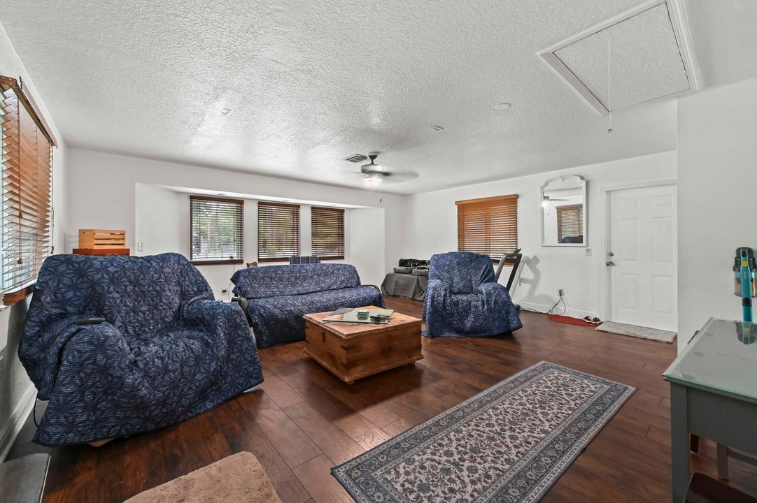 For Sale: $673,000 (5 beds, 3 baths, 2500 Square Feet)