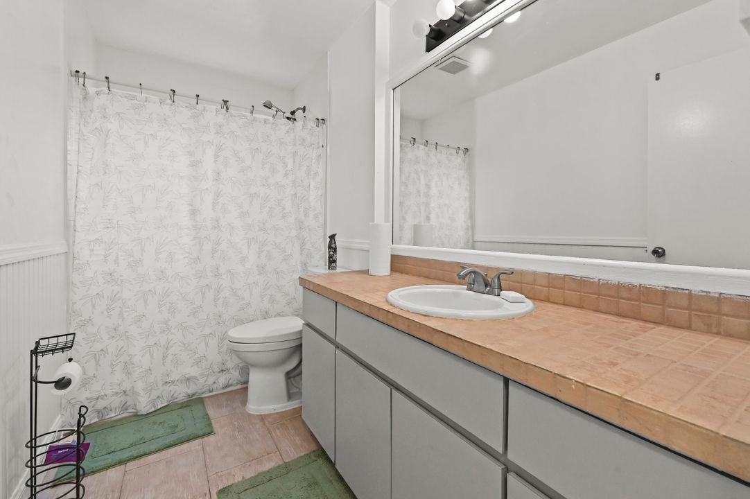 For Sale: $673,000 (5 beds, 3 baths, 2500 Square Feet)