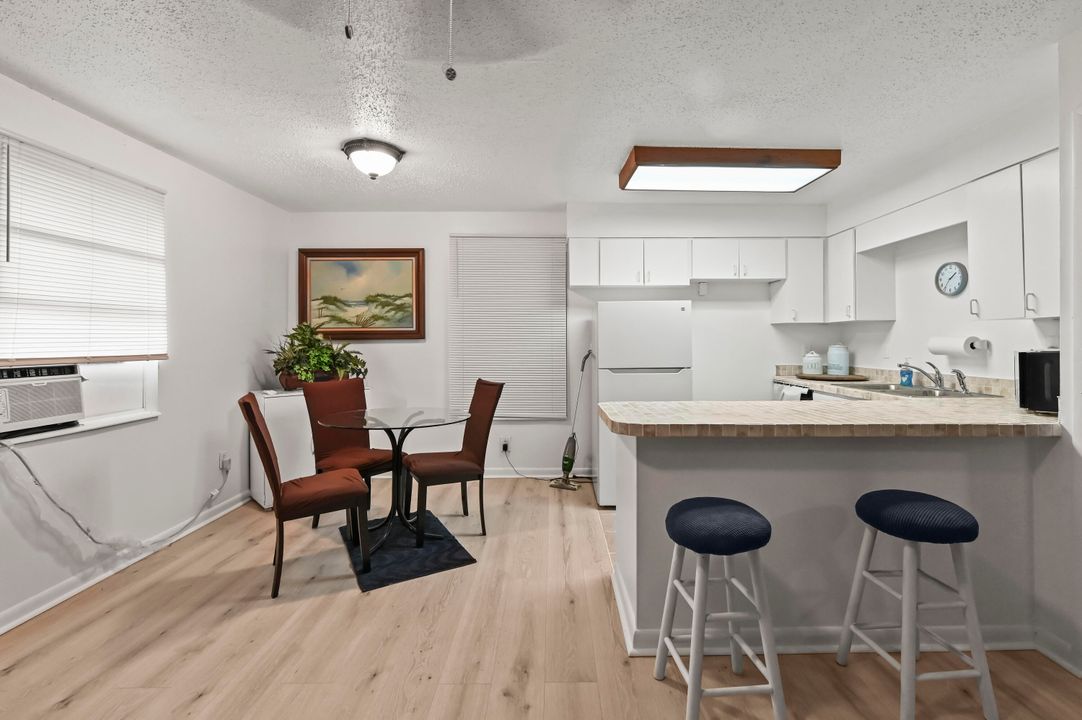 For Sale: $673,000 (5 beds, 3 baths, 2500 Square Feet)