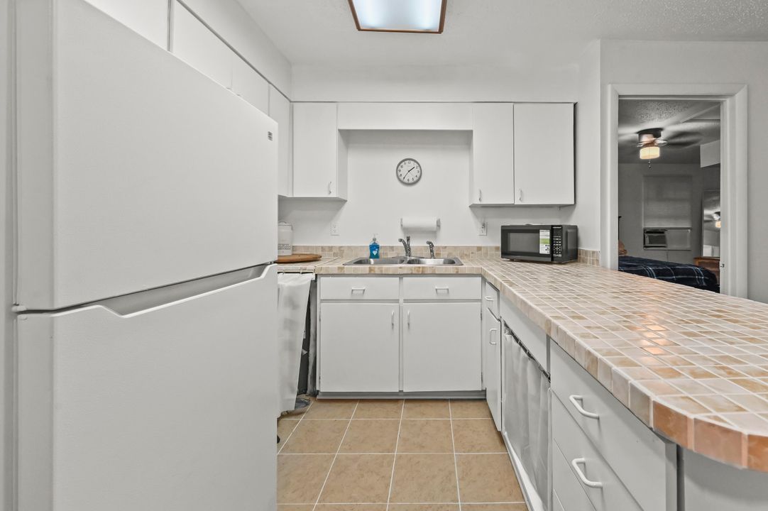 For Sale: $673,000 (5 beds, 3 baths, 2500 Square Feet)