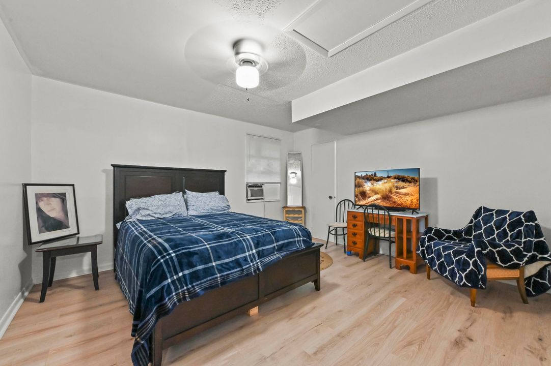 For Sale: $673,000 (5 beds, 3 baths, 2500 Square Feet)