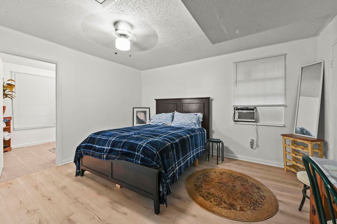 For Sale: $673,000 (5 beds, 3 baths, 2500 Square Feet)