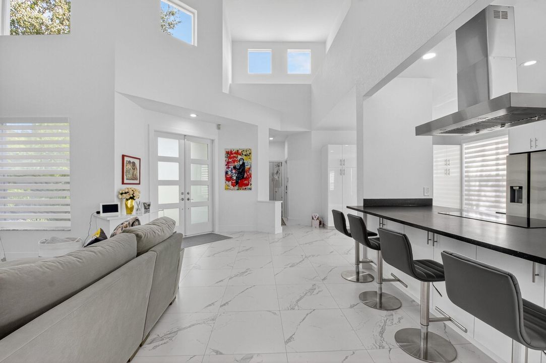 Под контрактом: $1,195,000 (4 спален, 3 ванн, 3081 Квадратных фут)