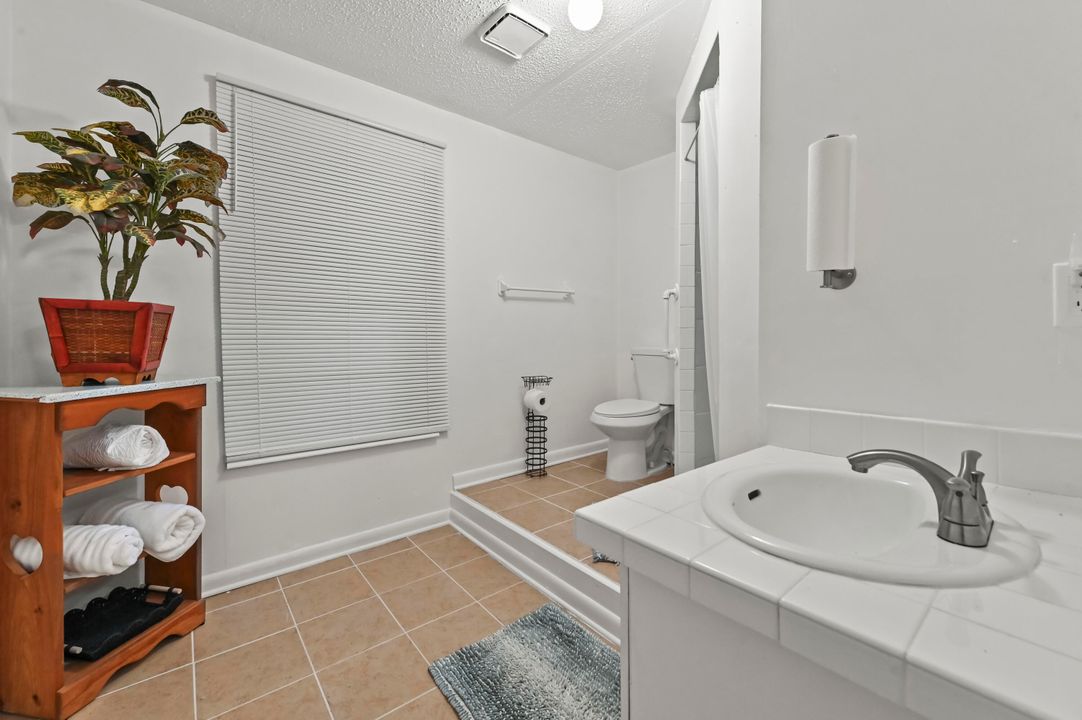 For Sale: $673,000 (5 beds, 3 baths, 2500 Square Feet)