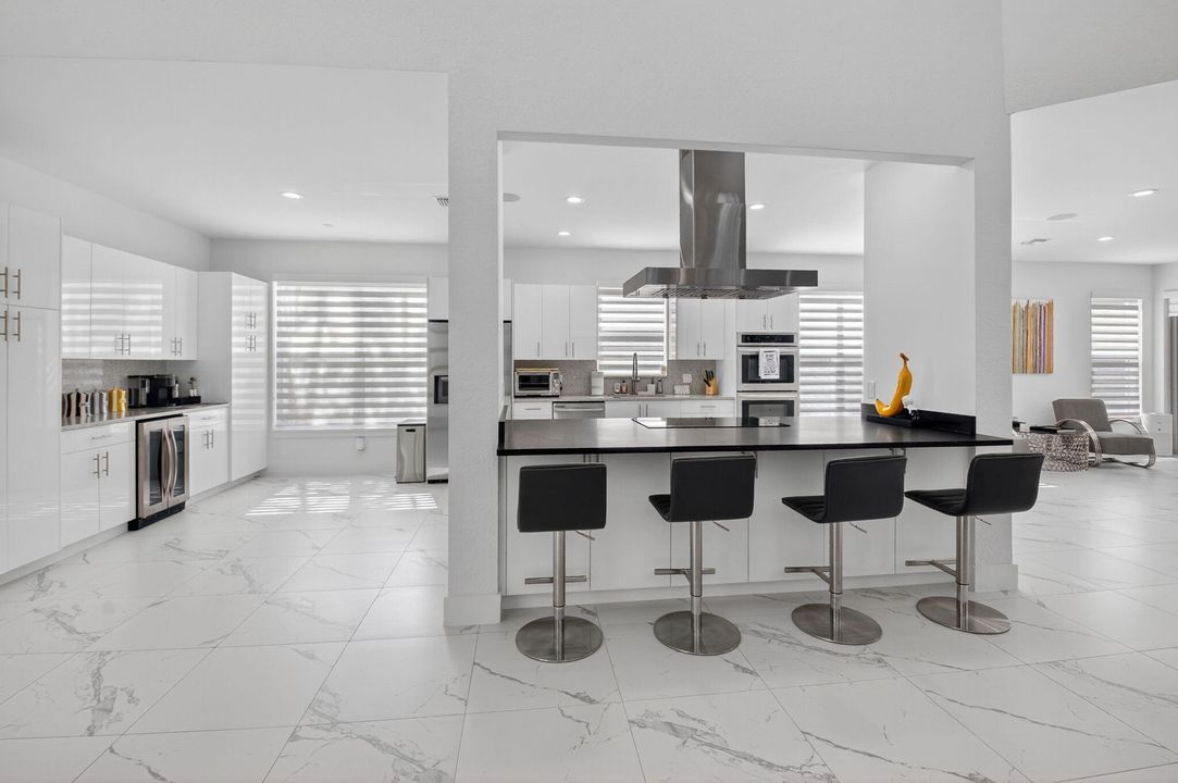 Под контрактом: $1,195,000 (4 спален, 3 ванн, 3081 Квадратных фут)