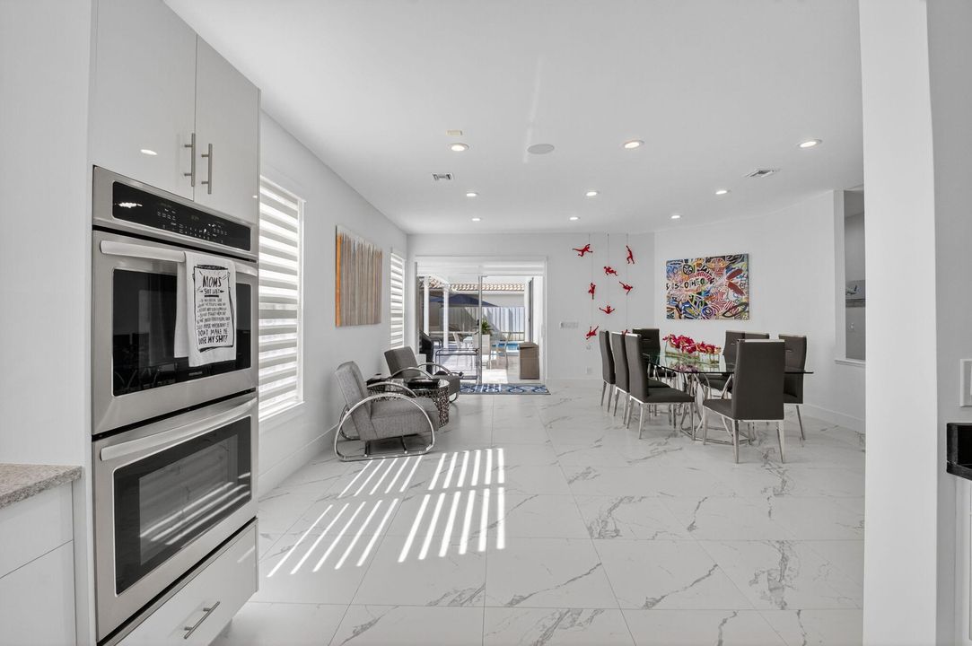 Под контрактом: $1,195,000 (4 спален, 3 ванн, 3081 Квадратных фут)