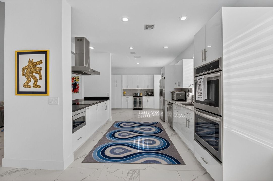 Под контрактом: $1,195,000 (4 спален, 3 ванн, 3081 Квадратных фут)