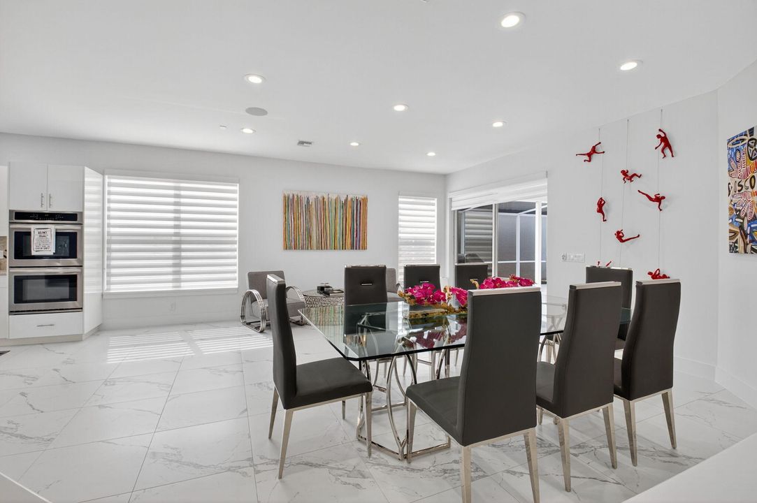 Под контрактом: $1,195,000 (4 спален, 3 ванн, 3081 Квадратных фут)