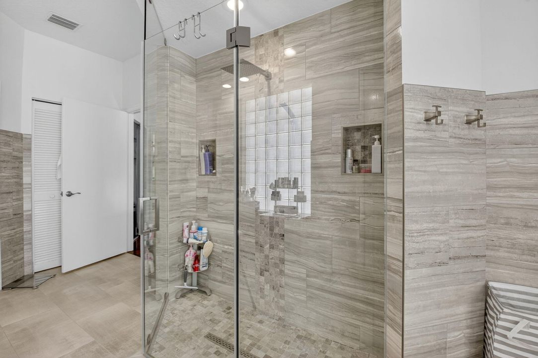 Под контрактом: $1,195,000 (4 спален, 3 ванн, 3081 Квадратных фут)