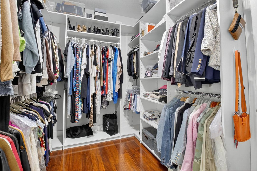 Под контрактом: $1,195,000 (4 спален, 3 ванн, 3081 Квадратных фут)