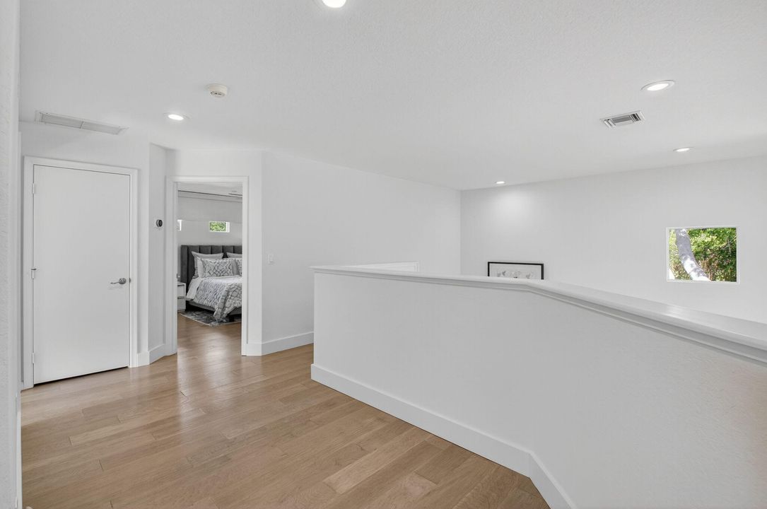 Под контрактом: $1,195,000 (4 спален, 3 ванн, 3081 Квадратных фут)