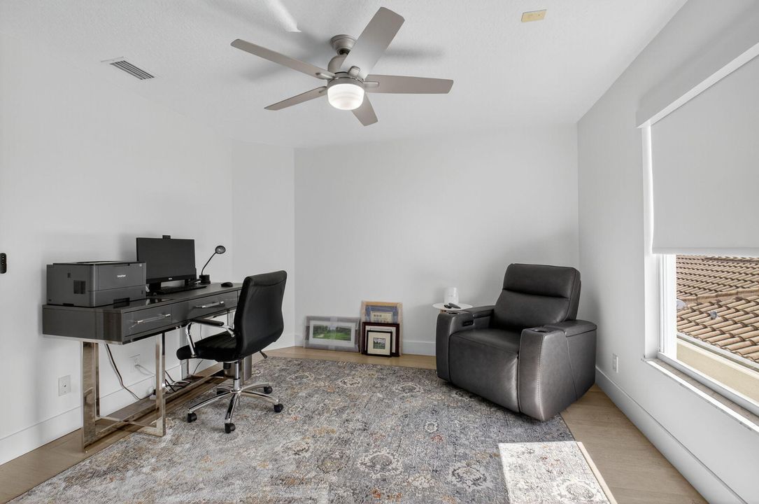 Под контрактом: $1,195,000 (4 спален, 3 ванн, 3081 Квадратных фут)