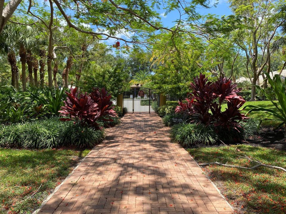 Под контрактом: $1,195,000 (4 спален, 3 ванн, 3081 Квадратных фут)