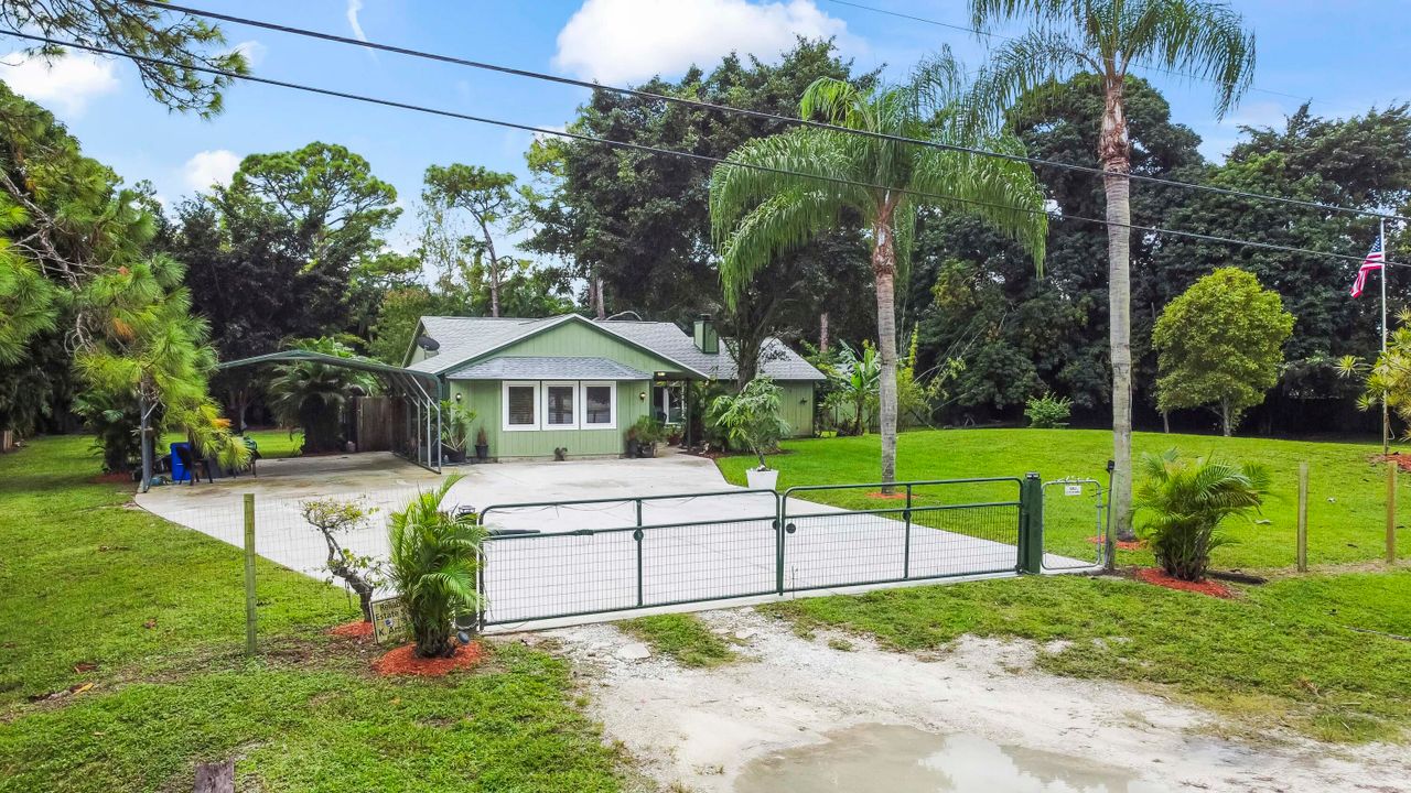 For Sale: $673,000 (5 beds, 3 baths, 2500 Square Feet)