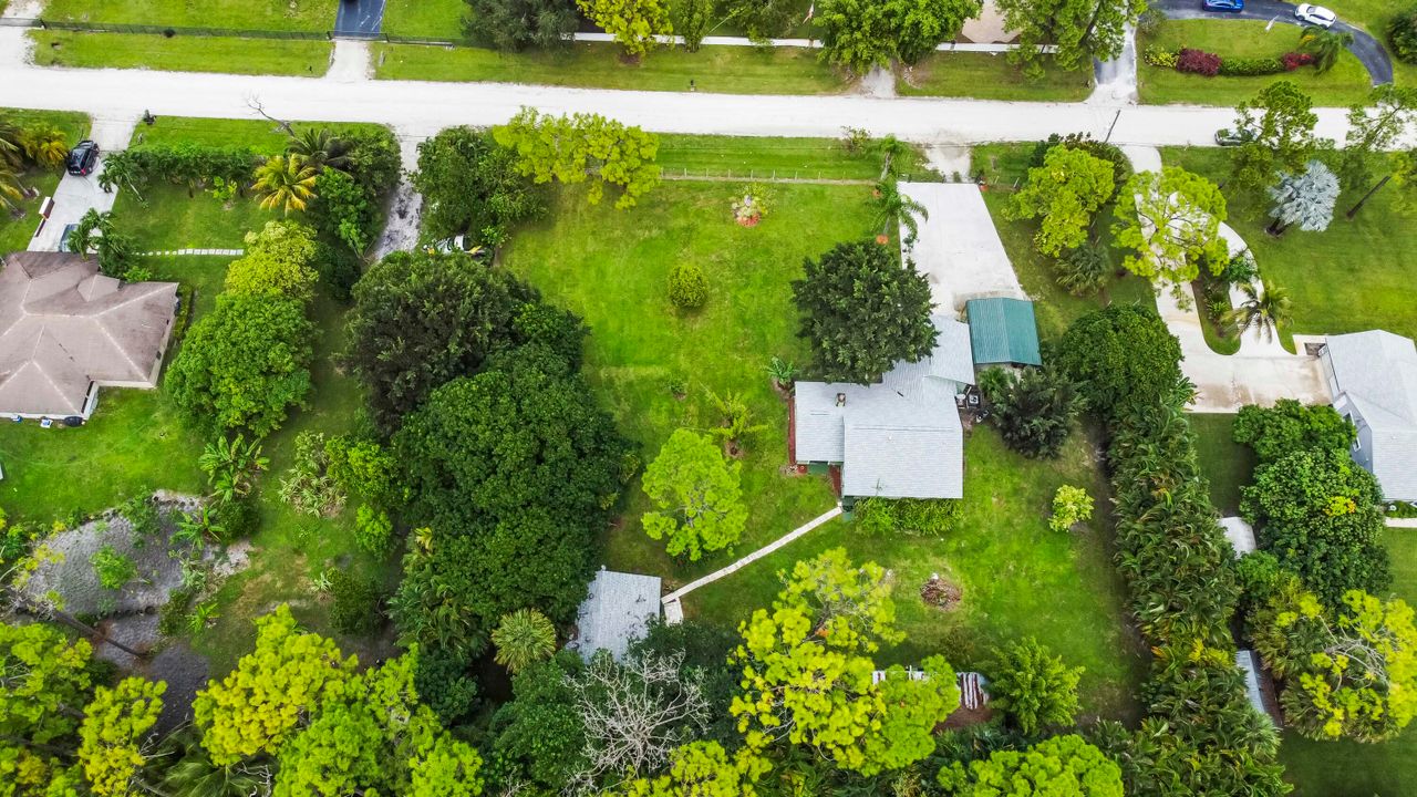 For Sale: $673,000 (5 beds, 3 baths, 2500 Square Feet)