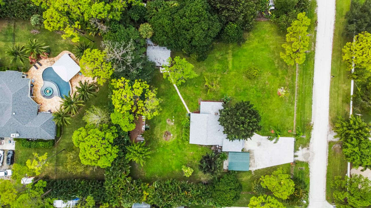 For Sale: $673,000 (5 beds, 3 baths, 2500 Square Feet)