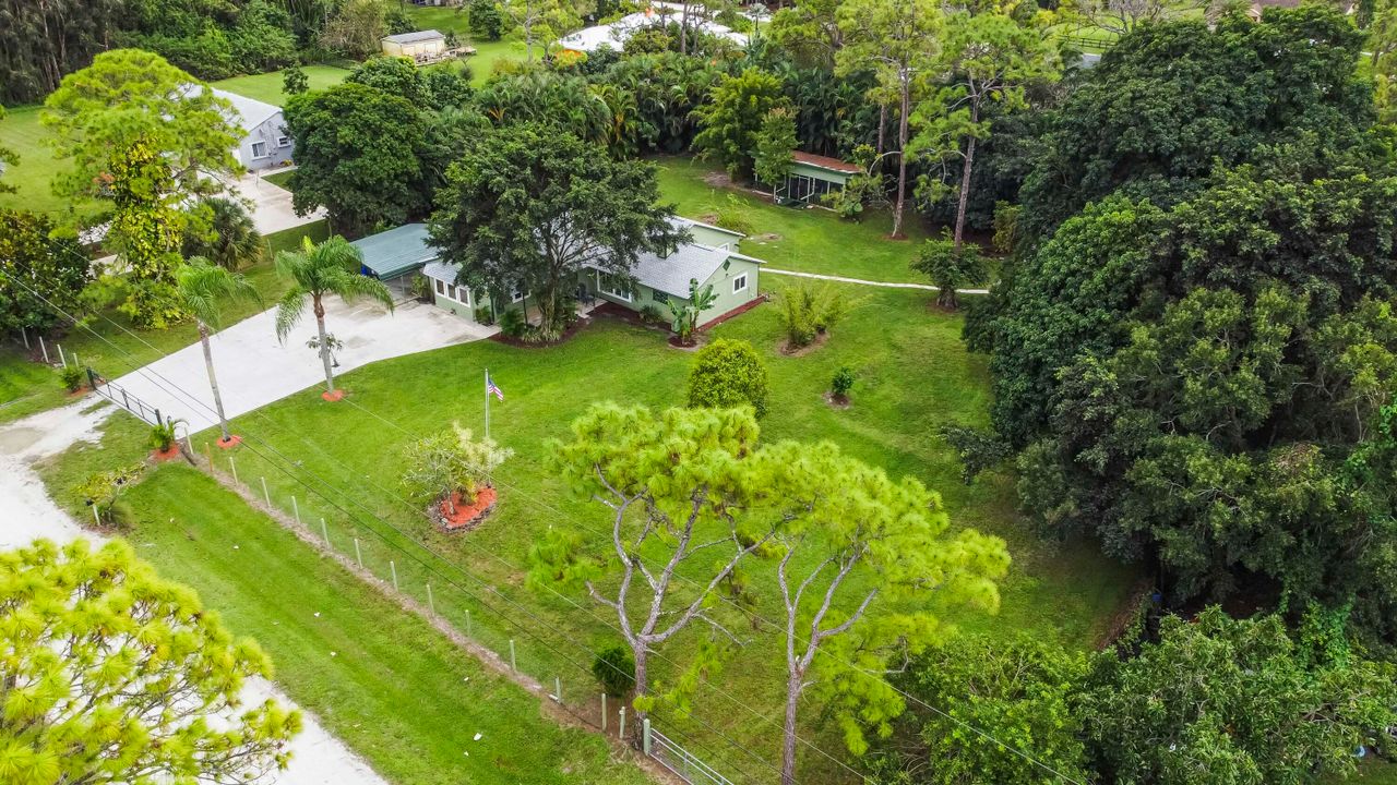 For Sale: $673,000 (5 beds, 3 baths, 2500 Square Feet)