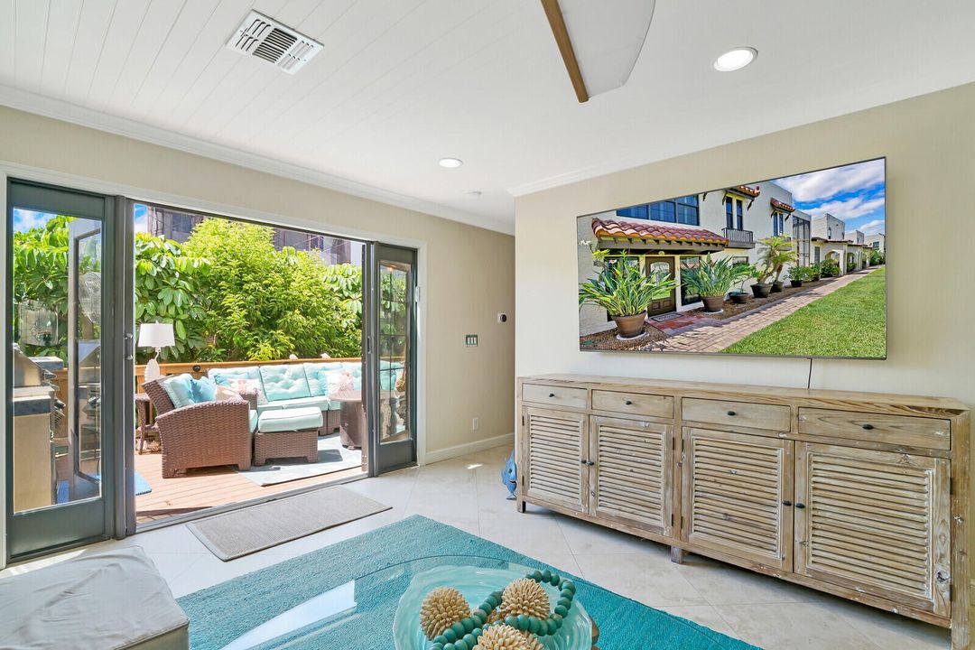 For Sale: $1,299,000 (2 beds, 2 baths, 1563 Square Feet)