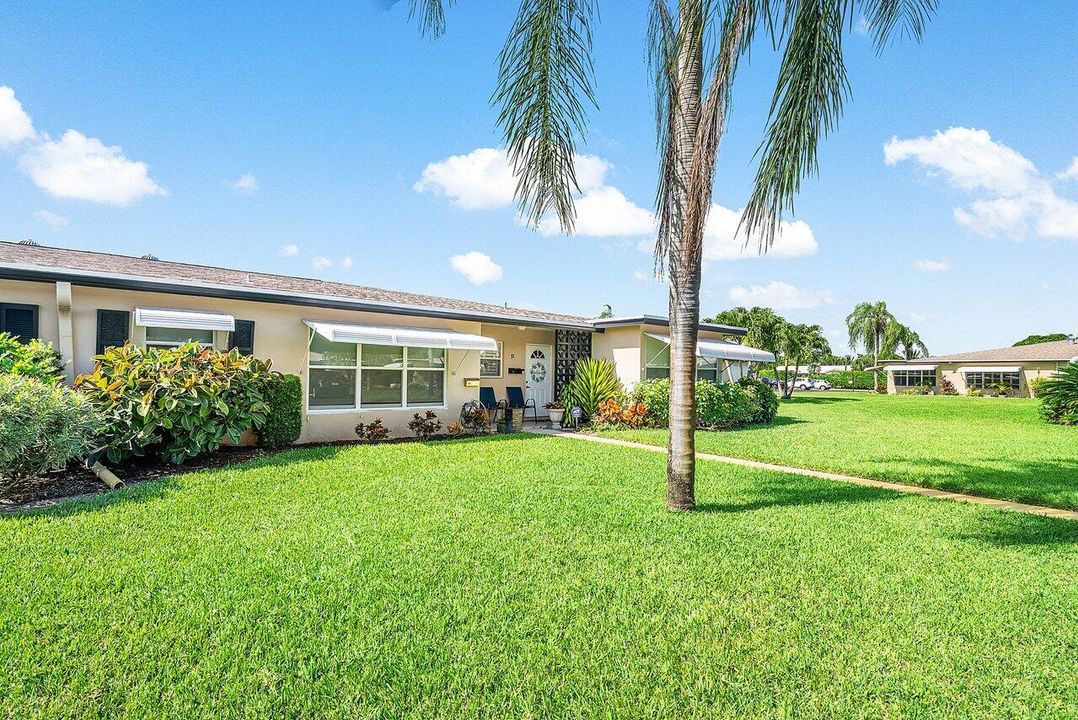 待售: $165,000 (1 贝兹, 1 浴室, 994 平方英尺)