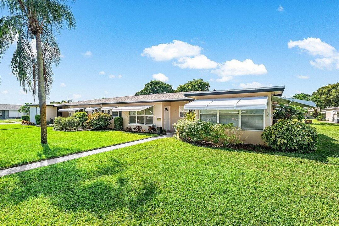 待售: $165,000 (1 贝兹, 1 浴室, 994 平方英尺)