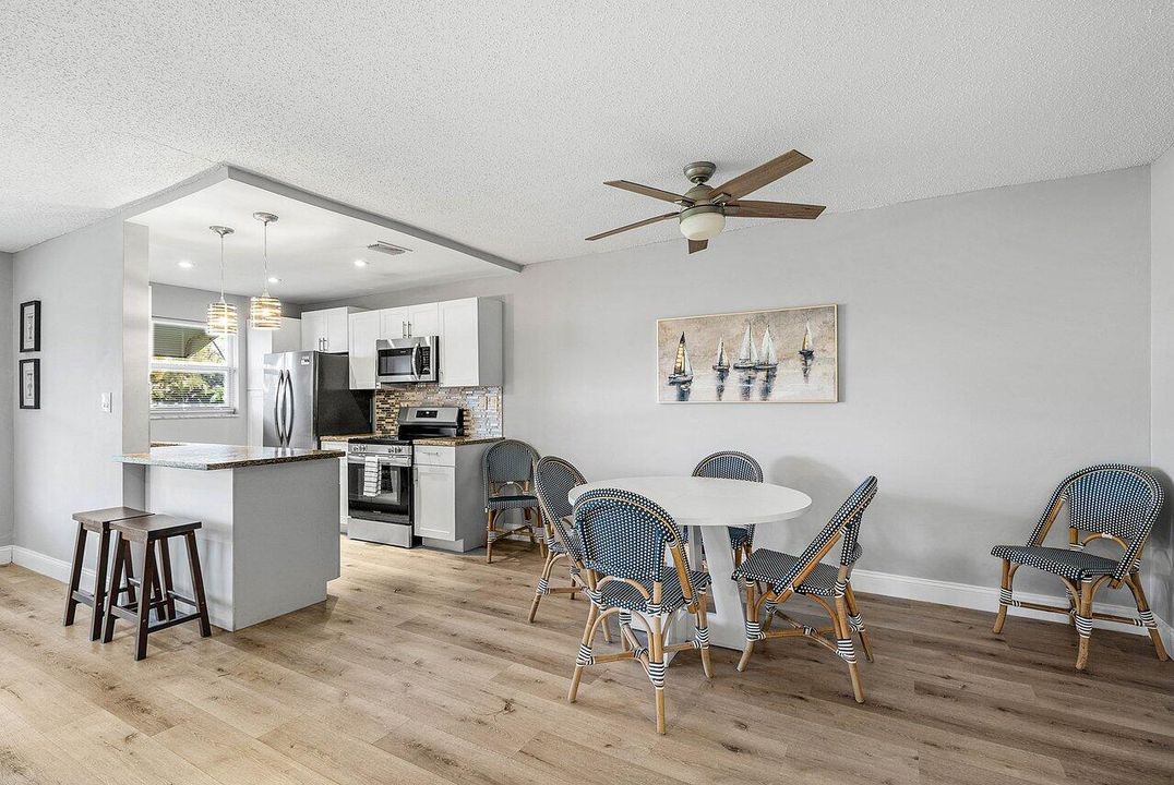 待售: $165,000 (1 贝兹, 1 浴室, 994 平方英尺)