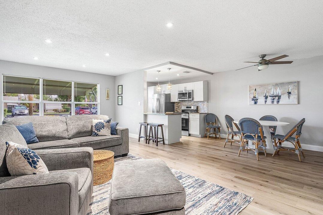 待售: $165,000 (1 贝兹, 1 浴室, 994 平方英尺)