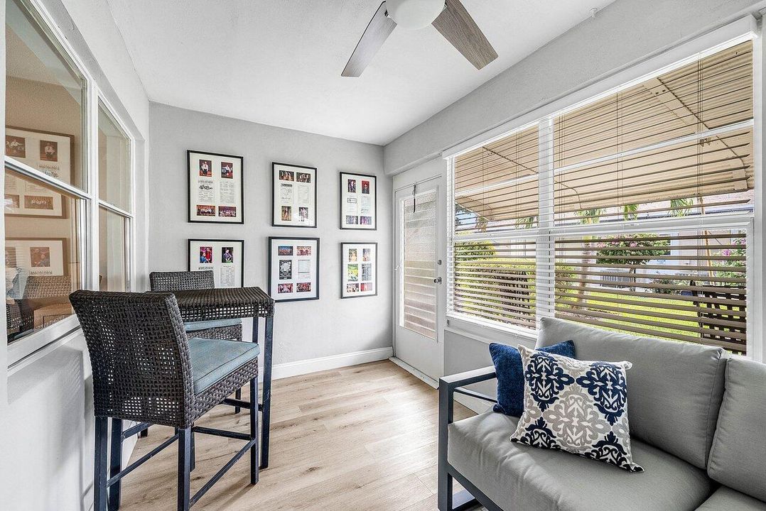 待售: $165,000 (1 贝兹, 1 浴室, 994 平方英尺)