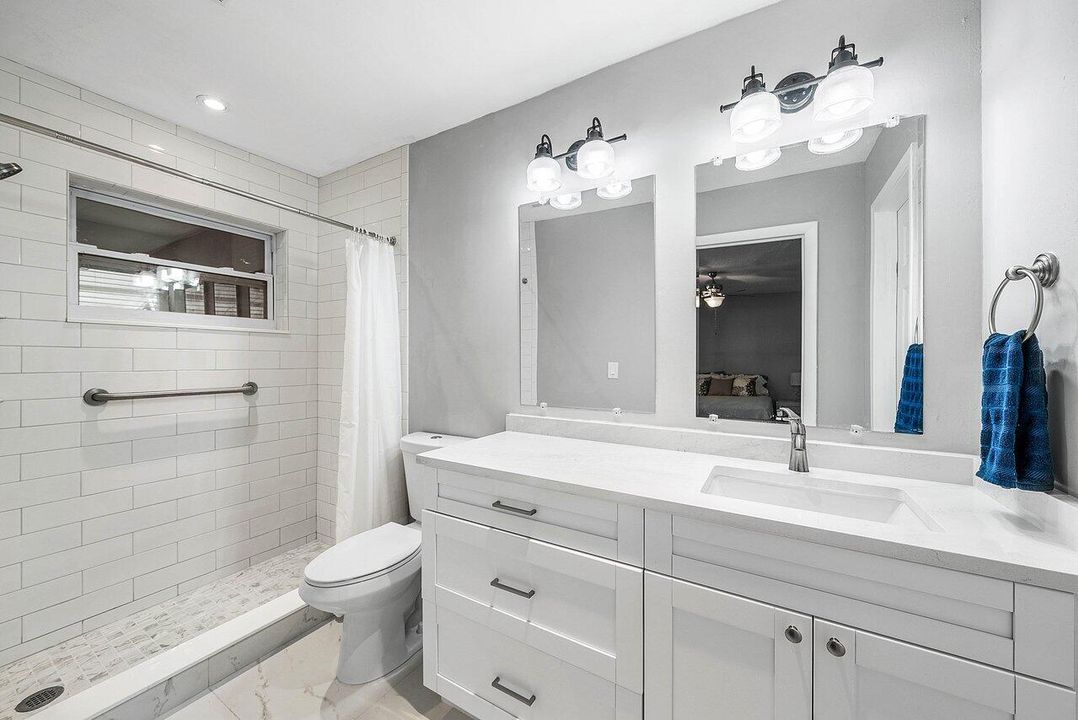 待售: $165,000 (1 贝兹, 1 浴室, 994 平方英尺)