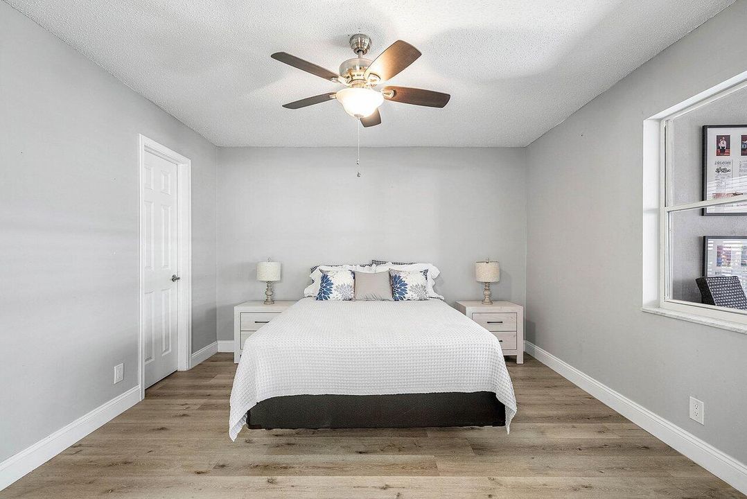 待售: $165,000 (1 贝兹, 1 浴室, 994 平方英尺)