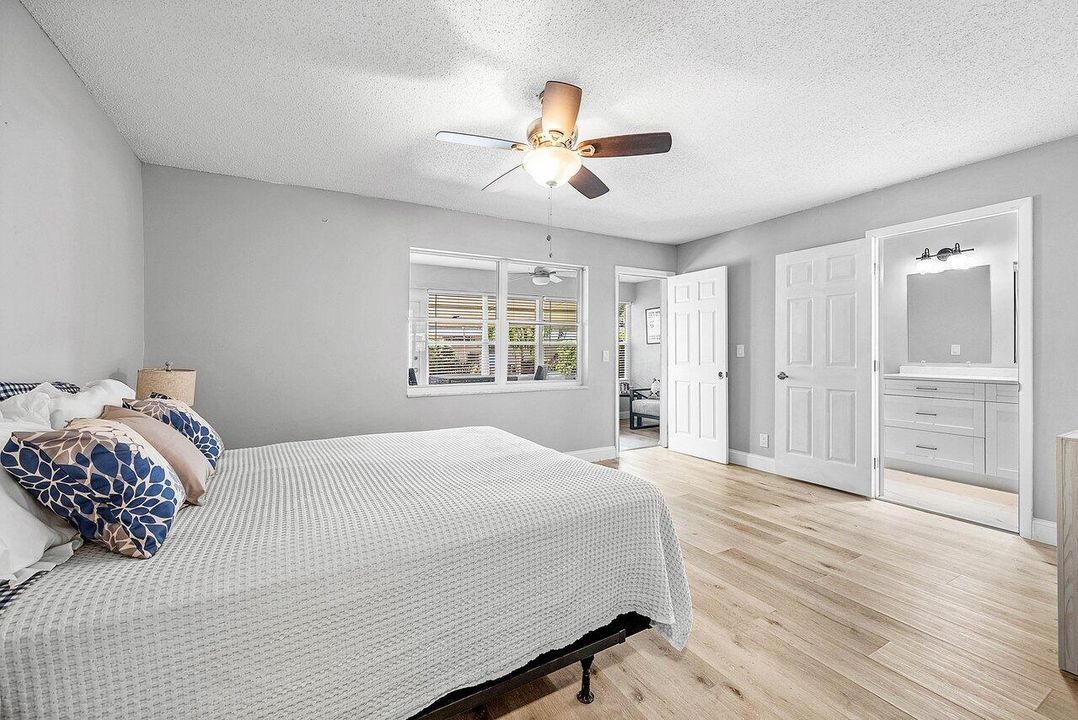 待售: $165,000 (1 贝兹, 1 浴室, 994 平方英尺)