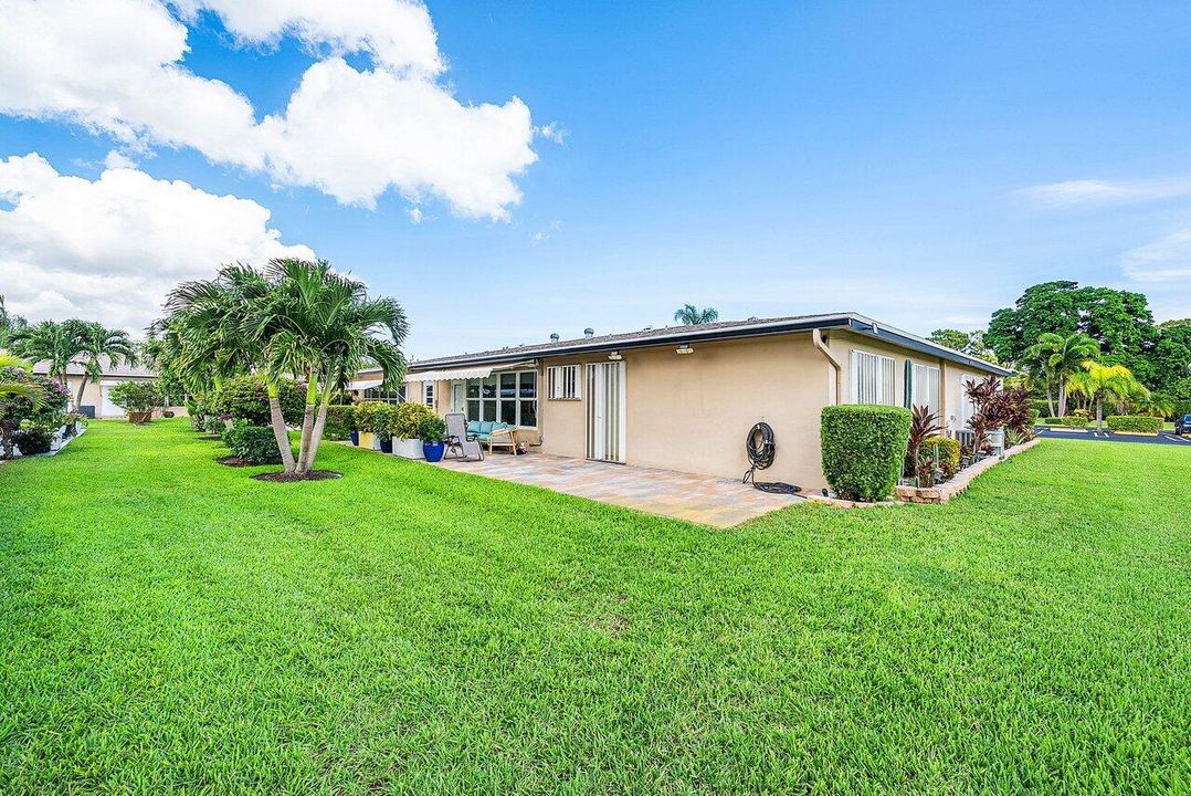 待售: $165,000 (1 贝兹, 1 浴室, 994 平方英尺)