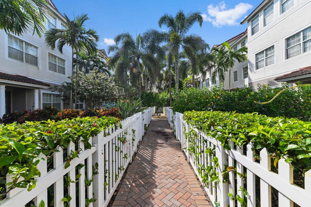 For Sale: $450,000 (3 beds, 2 baths, 1876 Square Feet)