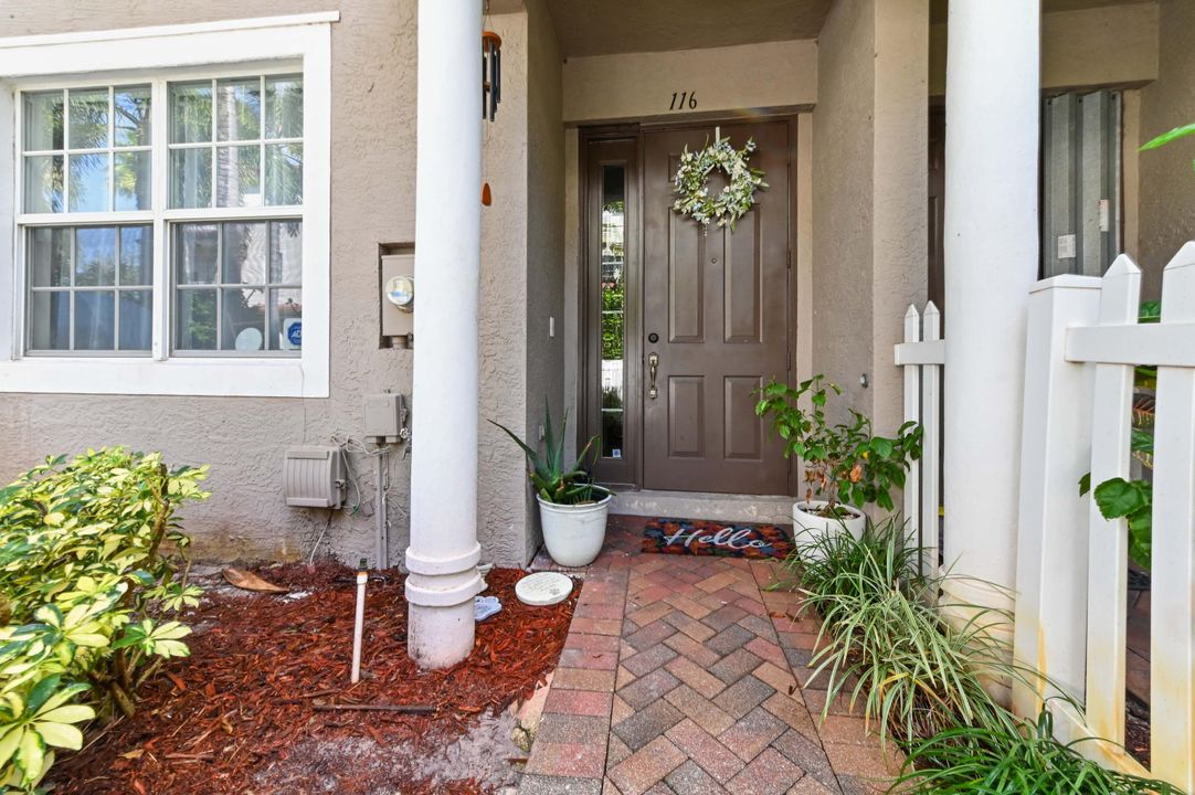 For Sale: $450,000 (3 beds, 2 baths, 1876 Square Feet)