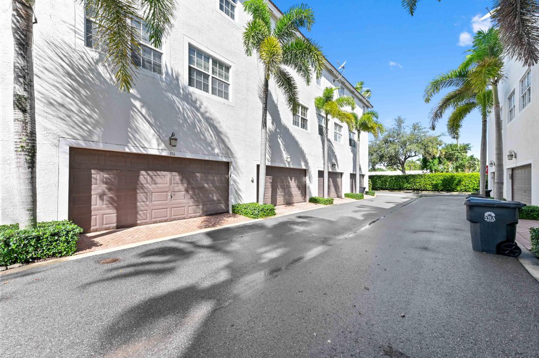 For Sale: $450,000 (3 beds, 2 baths, 1876 Square Feet)