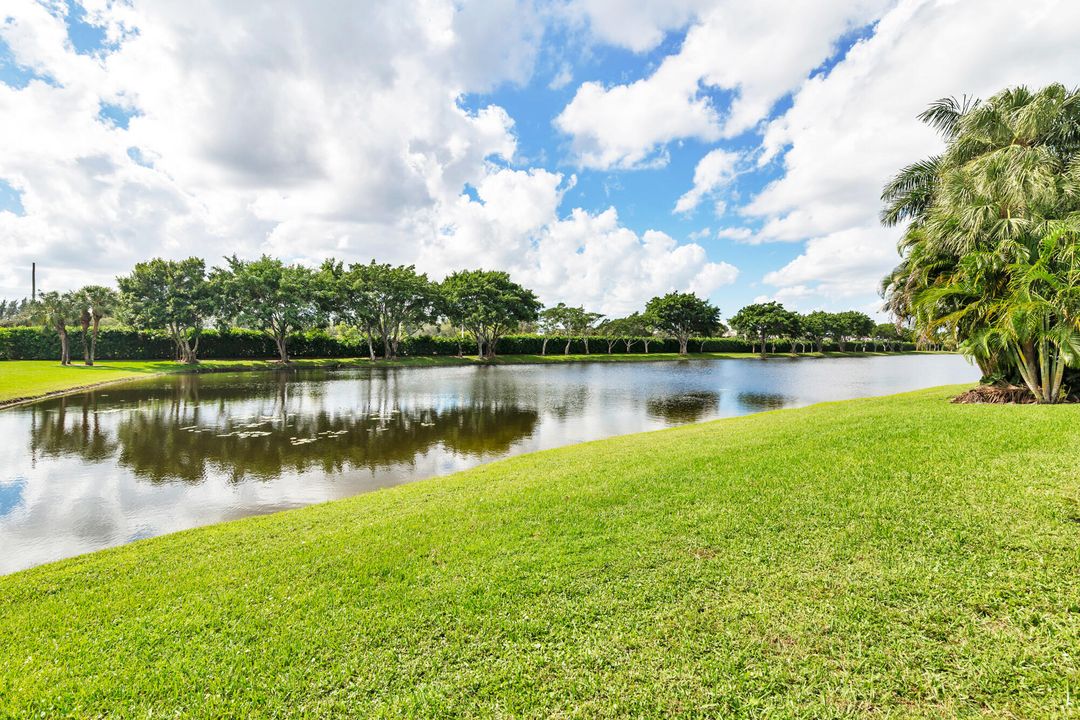 For Sale: $550,000 (3 beds, 2 baths, 2069 Square Feet)