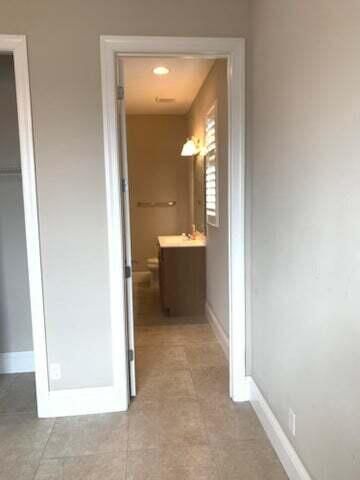 合同活跃: $2,100 (4 贝兹, 5 浴室, 730 平方英尺)