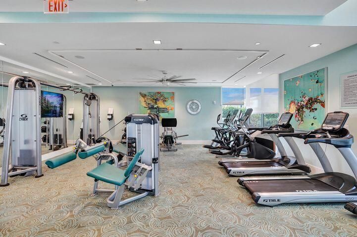 合同活跃: $2,100 (4 贝兹, 5 浴室, 730 平方英尺)