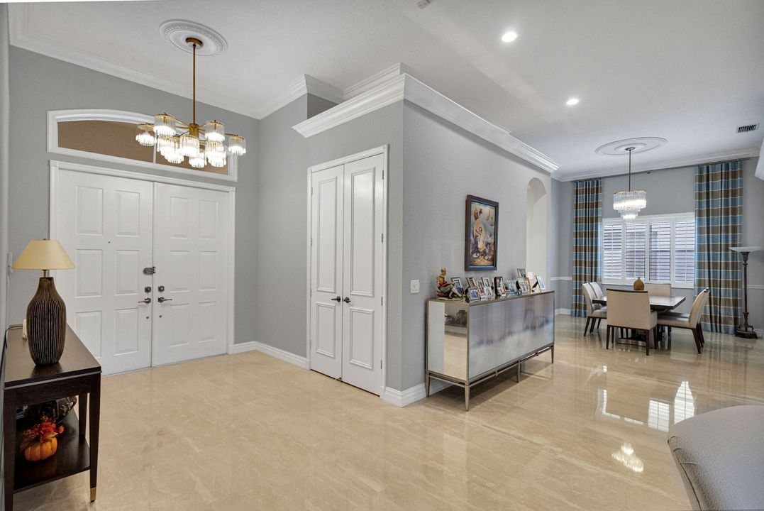 合同活跃: $1,299,000 (4 贝兹, 2 浴室, 2617 平方英尺)