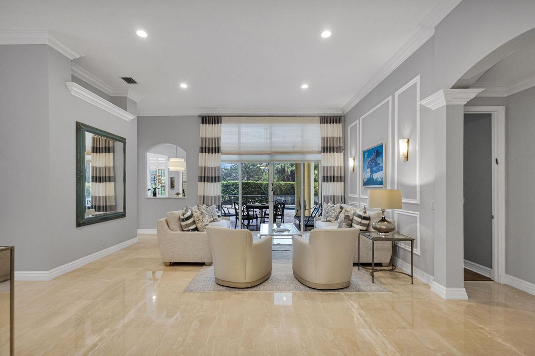 合同活跃: $1,299,000 (4 贝兹, 2 浴室, 2617 平方英尺)