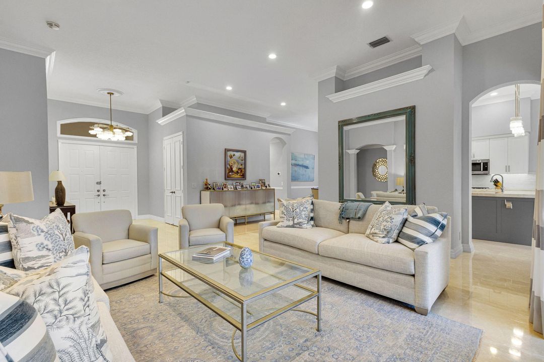 合同活跃: $1,299,000 (4 贝兹, 2 浴室, 2617 平方英尺)