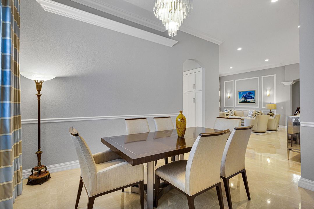 合同活跃: $1,299,000 (4 贝兹, 2 浴室, 2617 平方英尺)