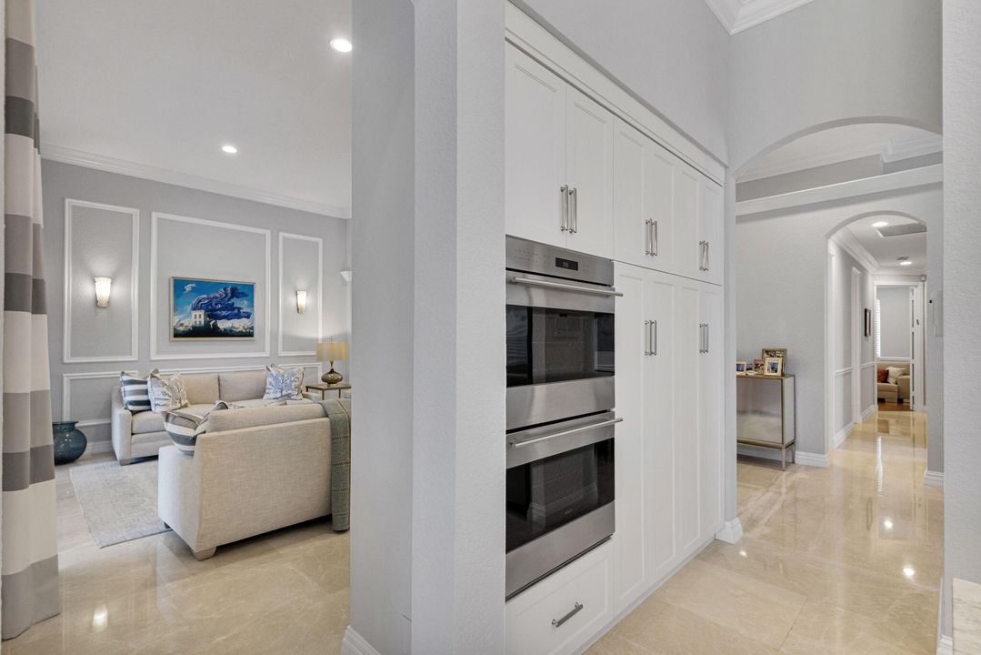 合同活跃: $1,299,000 (4 贝兹, 2 浴室, 2617 平方英尺)