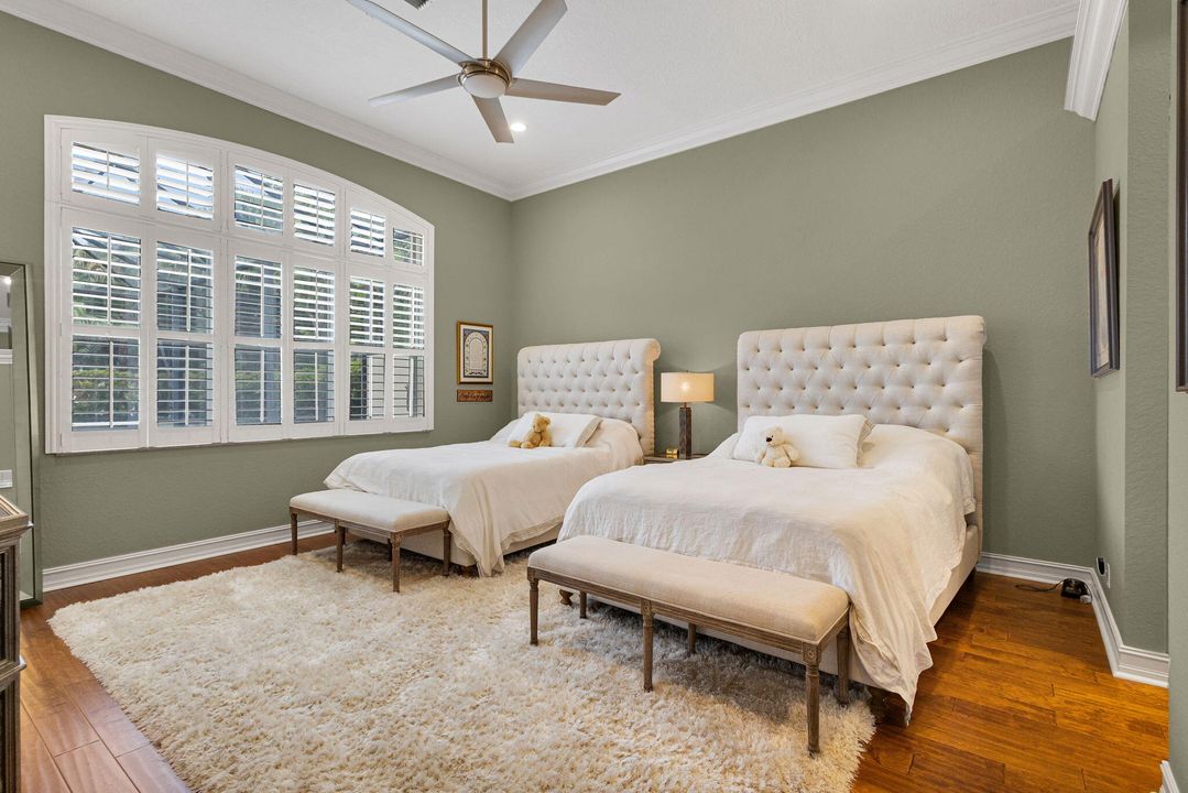 合同活跃: $1,299,000 (4 贝兹, 2 浴室, 2617 平方英尺)