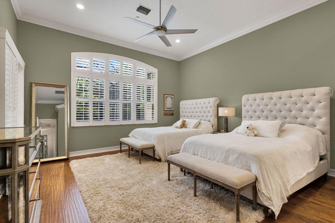 合同活跃: $1,299,000 (4 贝兹, 2 浴室, 2617 平方英尺)